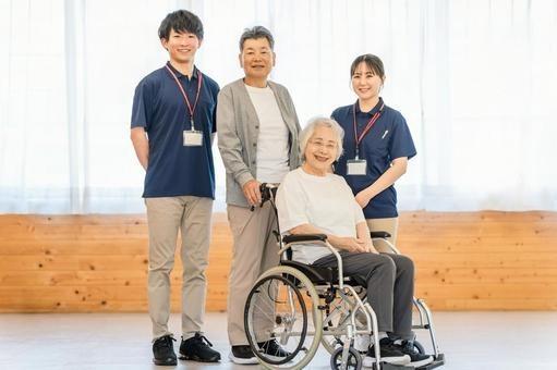 【デイサービス/正職員】土・日休みで入浴と食事介助の無いデイサービスです！